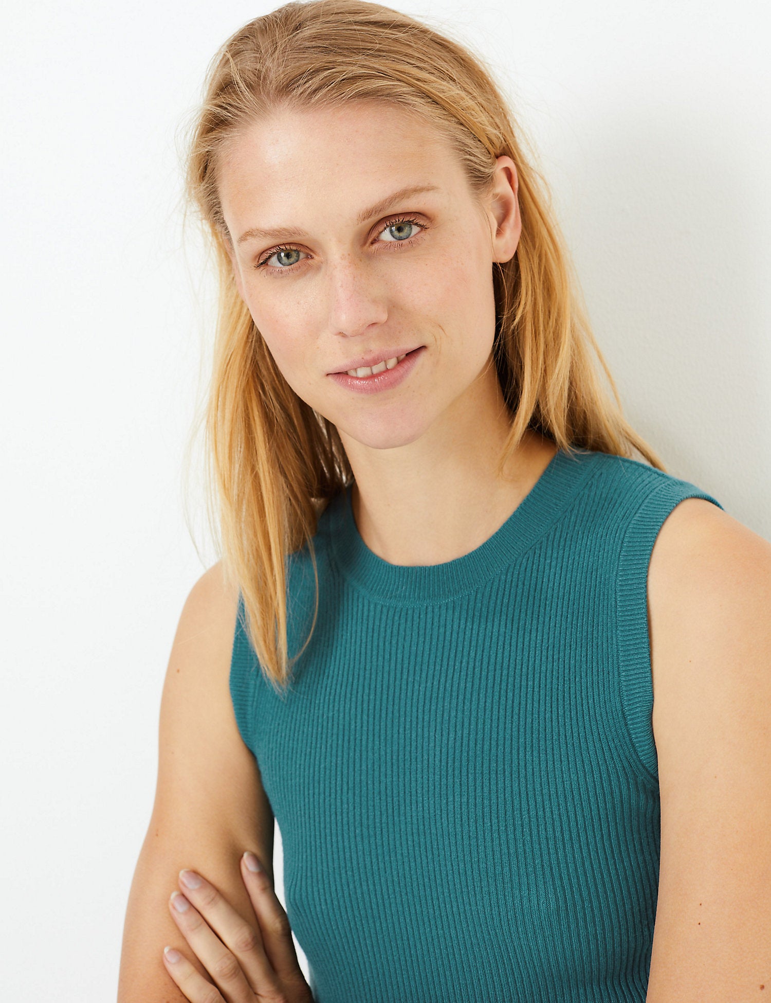 Ribbed Round Neck Knitted Top