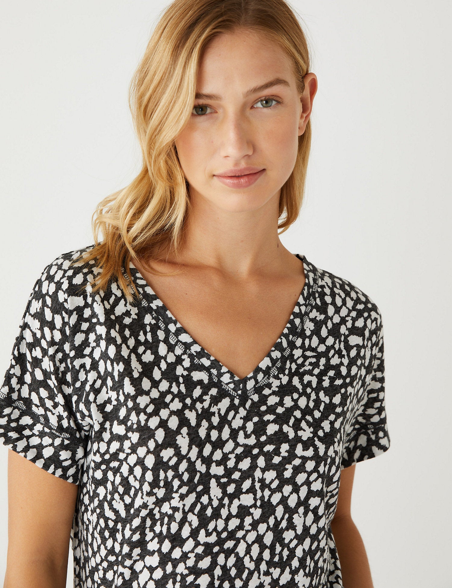 Linen Rich Printed V-Neck T-Shirt