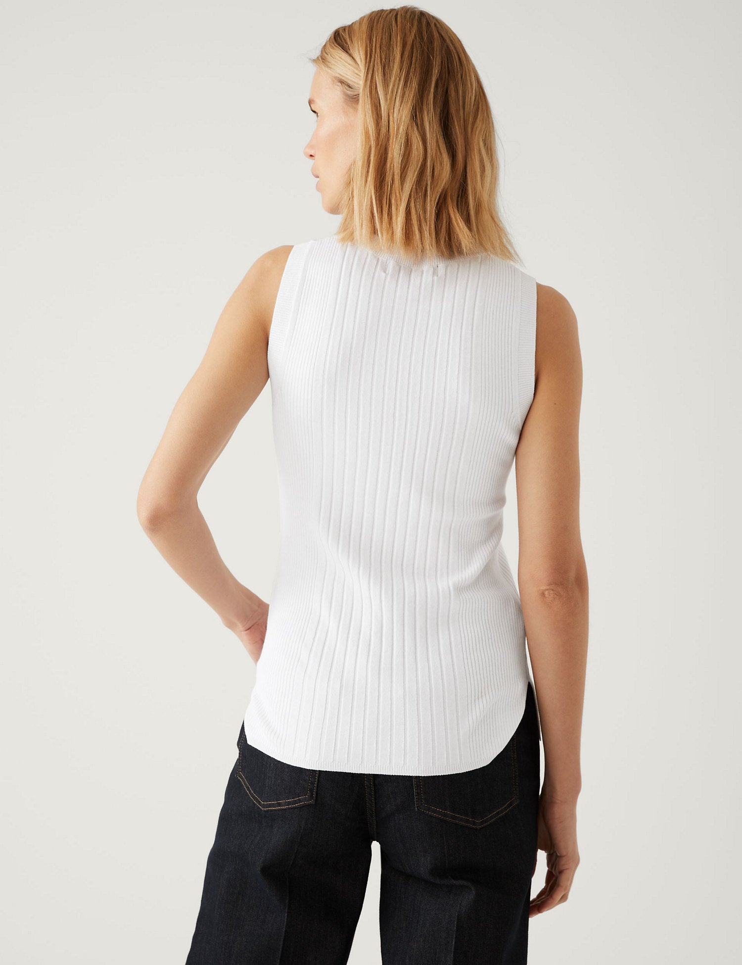 Ribbed Crew Neck Fitted Knitted Vest