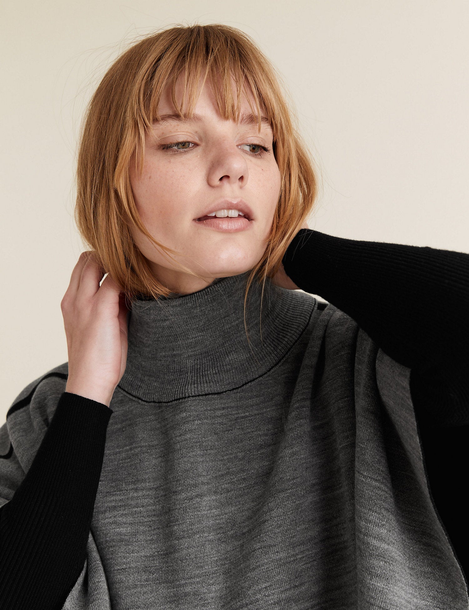 Contrast Funnel Neck Poncho