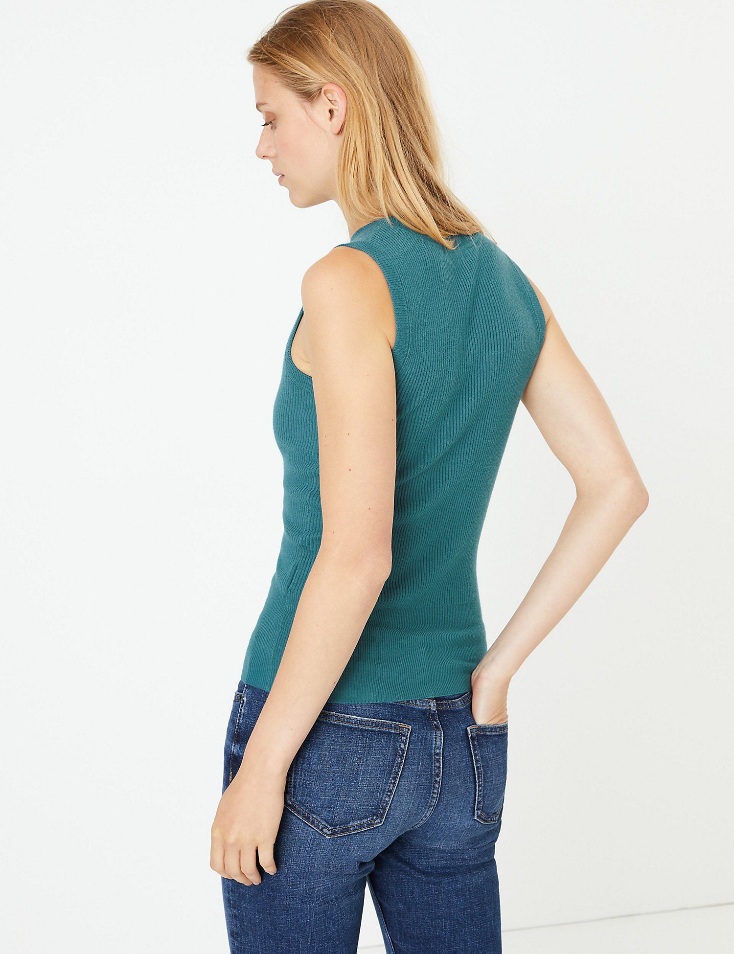 Ribbed Round Neck Knitted Top