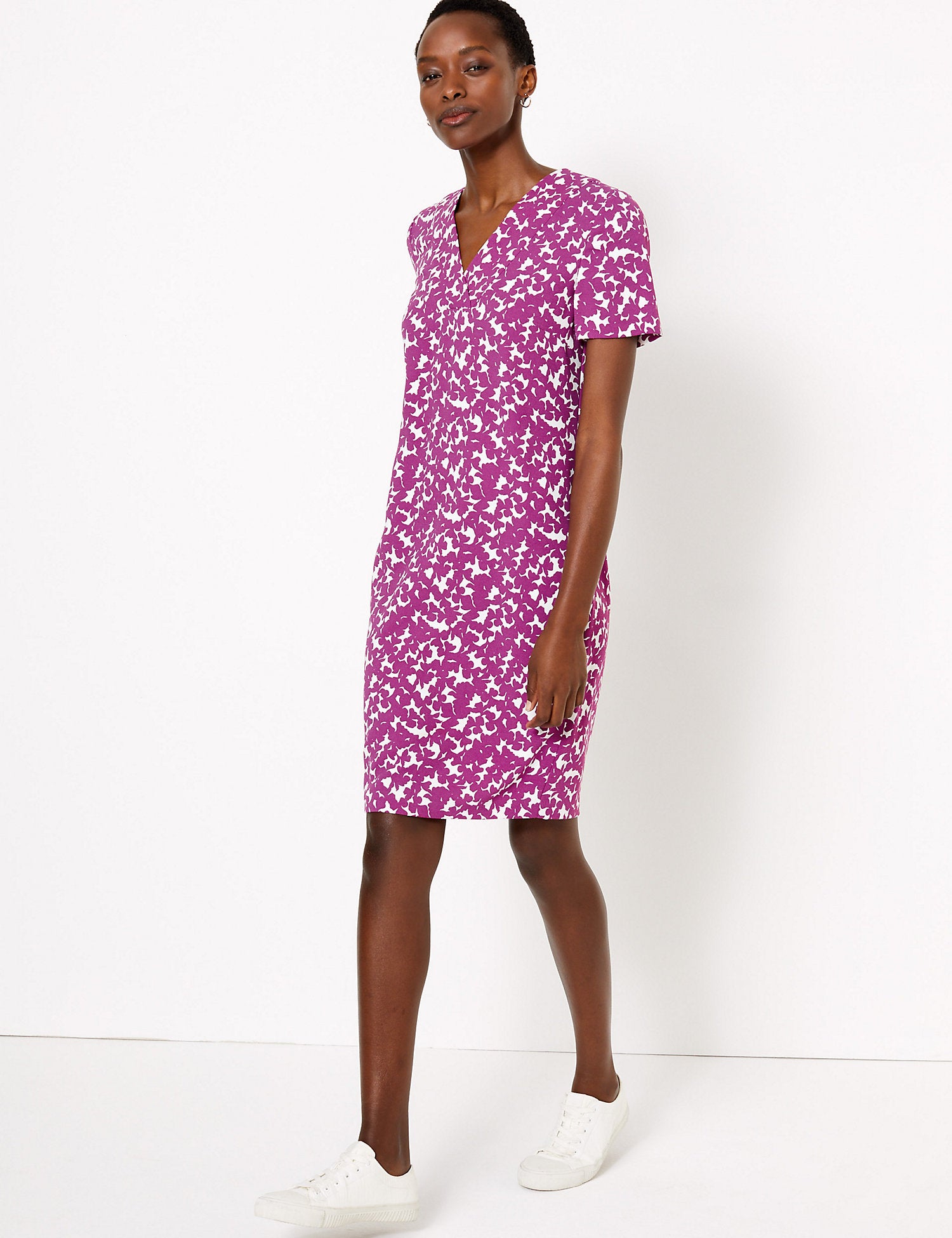 Crepe Floral V-Neck Knee Length Shift Dress